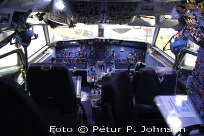 Úr stjórnklefa Boeing 727. Foto © Pétur P. Johnson.
