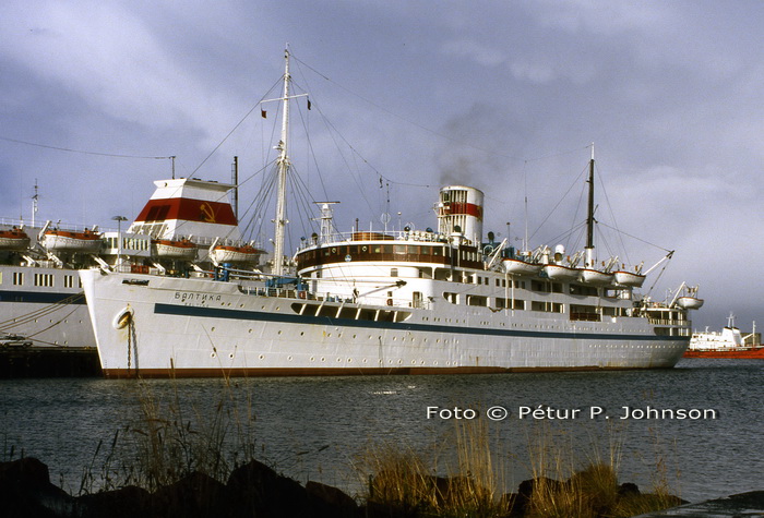 M.S. Baltika í Reykjavíkurhöfn 1986. Foto © Pétur P. Johnson.