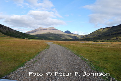 Úr Brynjudal í Hvalfirði. Foto © Pétur P. Johnson.